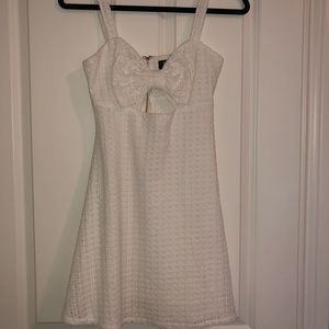 Lulu’s white dress with open bow front